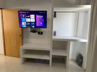 Una televisión o centro de entretenimiento en Galaxy suites