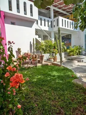 Jardín al aire libre en Casa Cactus - Boho Studios con vista al mar en Puerto
