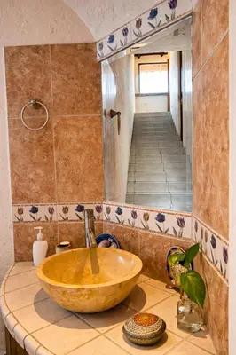 Un baño de Entre el sol y la luna