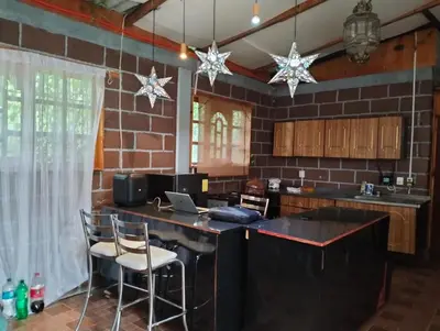 Una cocina o zona de cocina en Cabaña Rùstica Amplia Céntrico TLAXCALA