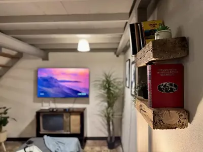 Una televisión o centro de entretenimiento en Vista Única a la Catedral desde tu Balcón Privado