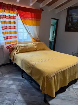 Cama o camas de una habitación en House 3 blocks from downtown