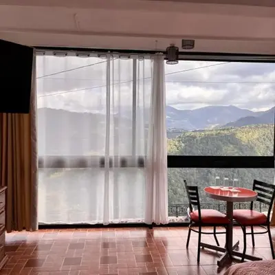 Hotel la barranca 5