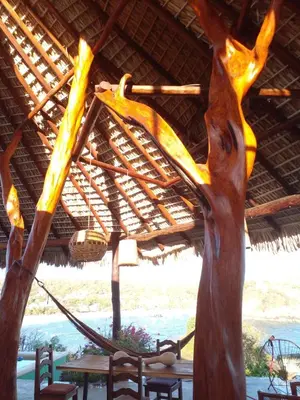 Un restaurante o sitio para comer en Angelita's Nest House