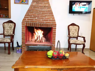 Una televisión o centro de entretenimiento en Cabañas Chely