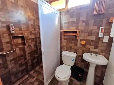 Un baño de Cabañas Chely