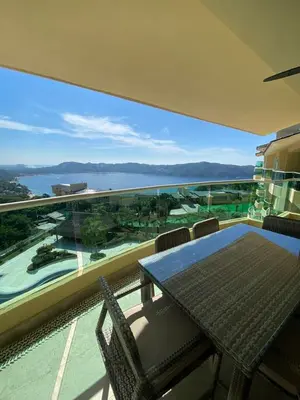Plano de Luxury penthouse with ocean view and pool