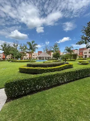Jardín al aire libre en Casa con Alberca en condominio