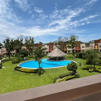 Casa con Alberca en condominio