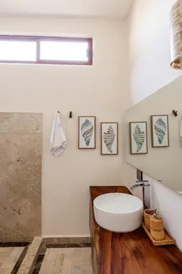 Un baño de Isla Neptuno