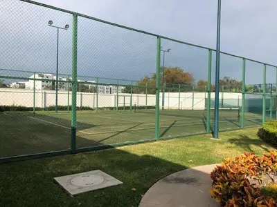 Instalaciones para jugar a tenis o squash en Depa within Paraiso Country Club Golf Club o alrededores