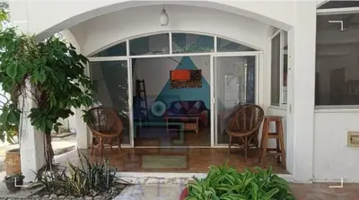 Un patio o zona al aire libre en Beach-style house near the sea