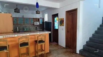 Una cocina o zona de cocina en Beach-style house near the sea