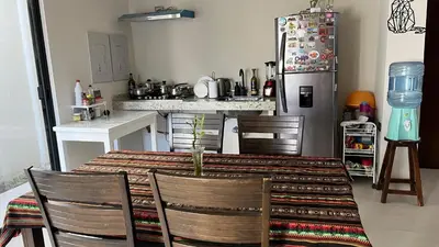 Una cocina o zona de cocina en Habitación Chero Premiun