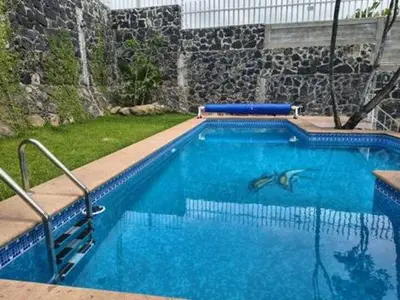Piscina en o cerca de Casa Marcy, casa nueva con alberca y tres recamaras