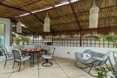 Un restaurante o sitio para comer en Villa 2 Mariposa Monarca