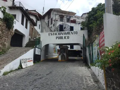 Edificio en el que se encuentra el hostal o pensión