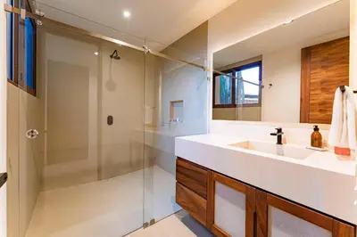 Un baño de 3070 - La Cañada Villa H