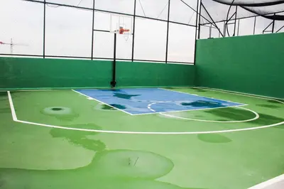 Instalaciones para jugar a tenis o squash en Hermoso Loft en Pedregal a 500 metros de artz pedregal o alrededores