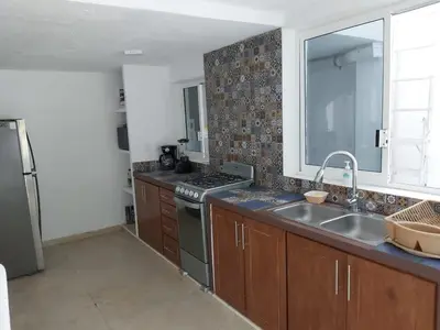 Una cocina o zona de cocina en Casa Santa Cruz 4 bdrm house-Pool & walk to Beach