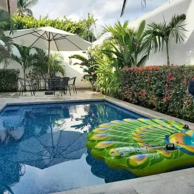 Casa Santa Cruz 4 bdrm house-Pool & walk to Beach