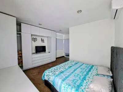 Una televisión o centro de entretenimiento en Private house with two pools for up to 25 people
