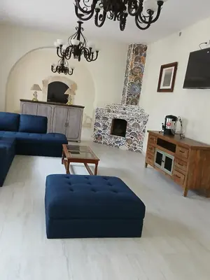 Una televisión o centro de entretenimiento en Hotel Casa Solariega