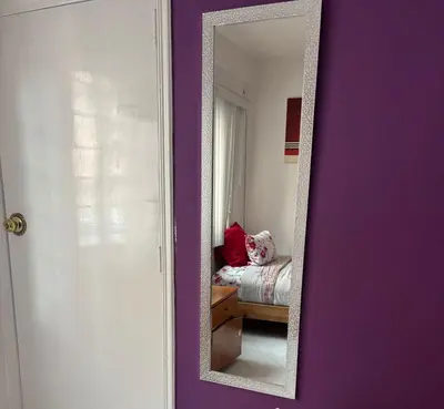 Cama o camas de una habitación en minidpto accesible para moverte a toda la ciudad