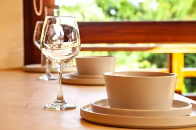 Bebidas en Central Location, AC, Kitchen