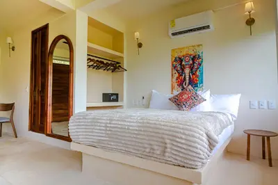 Cama o camas de una habitación en Central Location, AC, Kitchen