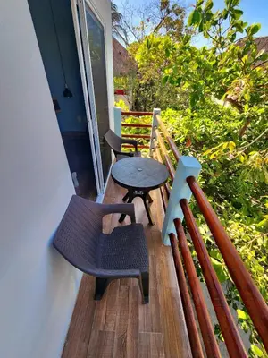 Un balcón o terraza de Cozy apartment 4 blocks from the beach