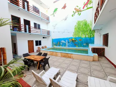 Piscina en o cerca de Cozy apartment 4 blocks from the beach