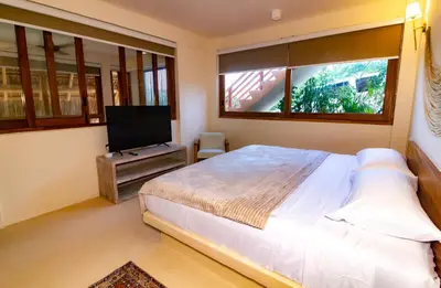 Una televisión o centro de entretenimiento en 2 Room Loft, Kitchen, Garden