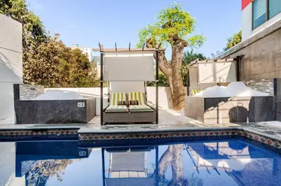 Piscina en o cerca de Loft lujo estilo y diseño, alberca, Cuernavaca somos los únicos en ofrecerte 2 jacuzzis tipo Spa con agua caliente y sistema de hidromasaje, alberca con calefacción ecológica, amplia cama de alberca, 3 pantallas, terraza privada con asador de carbon, WiFi