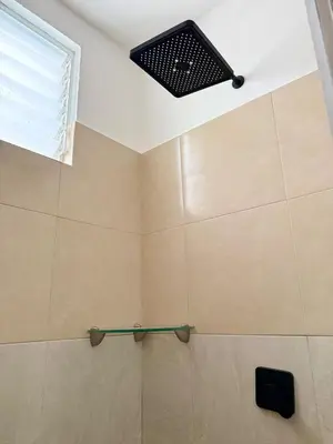 Un baño de Comfortable Apt near the Beach
