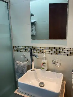 Un baño de Departamento muy moderno cerca de foro Sol