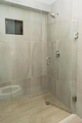 Un baño de Brand New Condo near beach