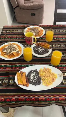 Comida en o cerca de esta habitación en casa particular