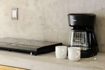 Utensilios para hacer té y café en Spectacular Suite Steps Away From Center La Punta