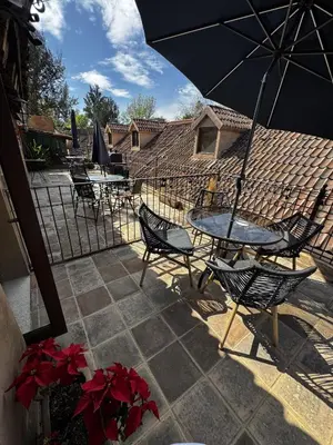 Un patio o zona al aire libre en Sicilia con Terraza y chimenea