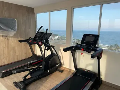Gimnasio o instalaciones de fitness de Luxury 2-Bedroom Apartment with amazing view - Infinity Pool and Rooftop in Building