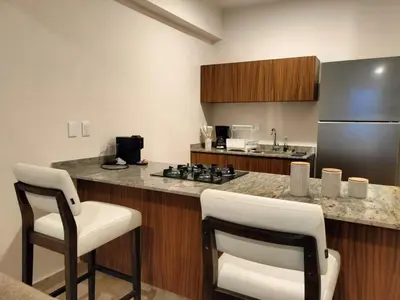 Una cocina o zona de cocina en Luxury 2-Bedroom Apartment with amazing view - Infinity Pool and Rooftop in Building
