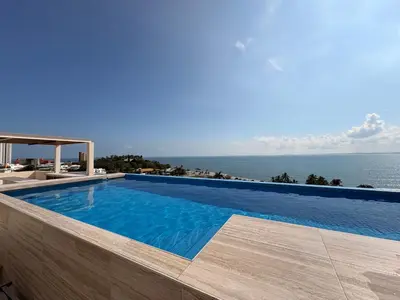 Piscina en o cerca de Luxury 2-Bedroom Apartment with amazing view - Infinity Pool and Rooftop in Building