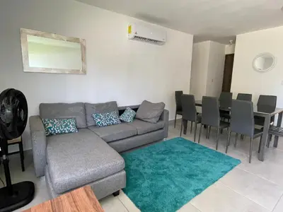 Zona de estar de Acapulco Diamante con Club de Playa y Pádel, ideal para 6 a 8 personas en Planta Baja