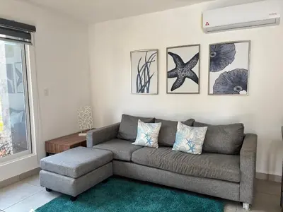 Zona de estar de Acapulco Diamante con Club de Playa y Pádel, ideal para 6 a 8 personas en Planta Baja