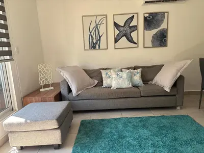 Zona de estar de Acapulco Diamante con Club de Playa y Pádel, ideal para 6 a 8 personas en Planta Baja