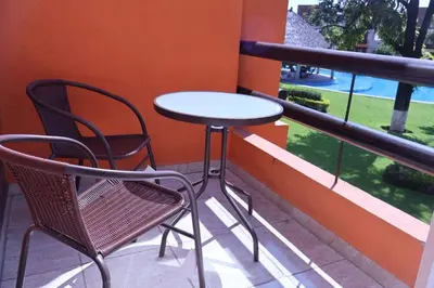 Un balcón o terraza de CASA DE DESCANSO CON ALBERCa