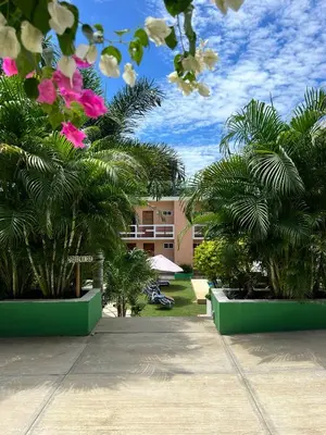 Jardín al aire libre en Hotel Real Juquilita - Starlink Internet