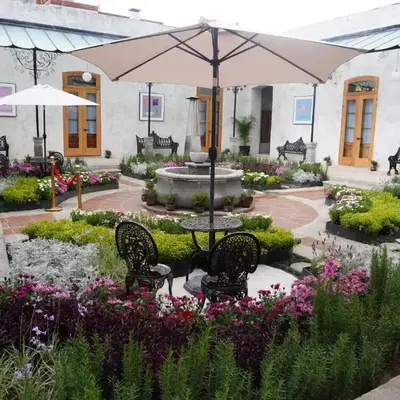 Por los Siglos de los Siglos Hotel