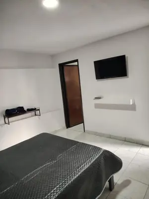 Una televisión o centro de entretenimiento en minidepartamento a unos pasos de la gran pirámide